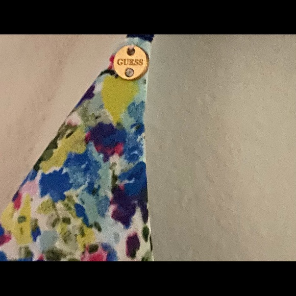 Guess Floral Flowy Crop Top - Picture 7 of 7